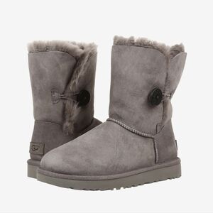 Ugg Women Bailey Button II Booties Sheepskin shoes sz 8